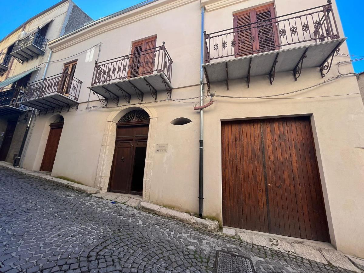 Bed and Breakfast Palazzo Triolo - Dimora Di Charme Corleone Exteriér fotografie
